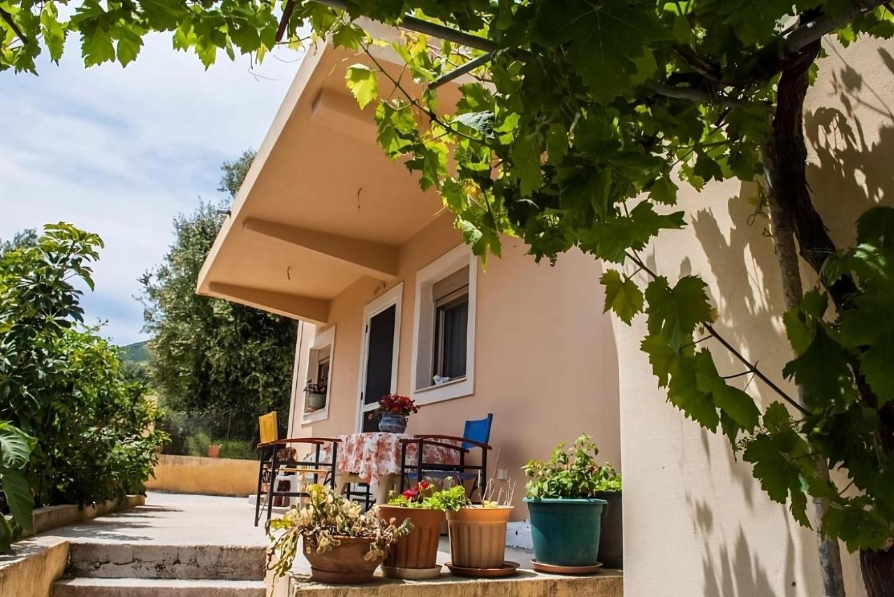 Flamiatos Garden Cottages Poulata ภายนอก รูปภาพ