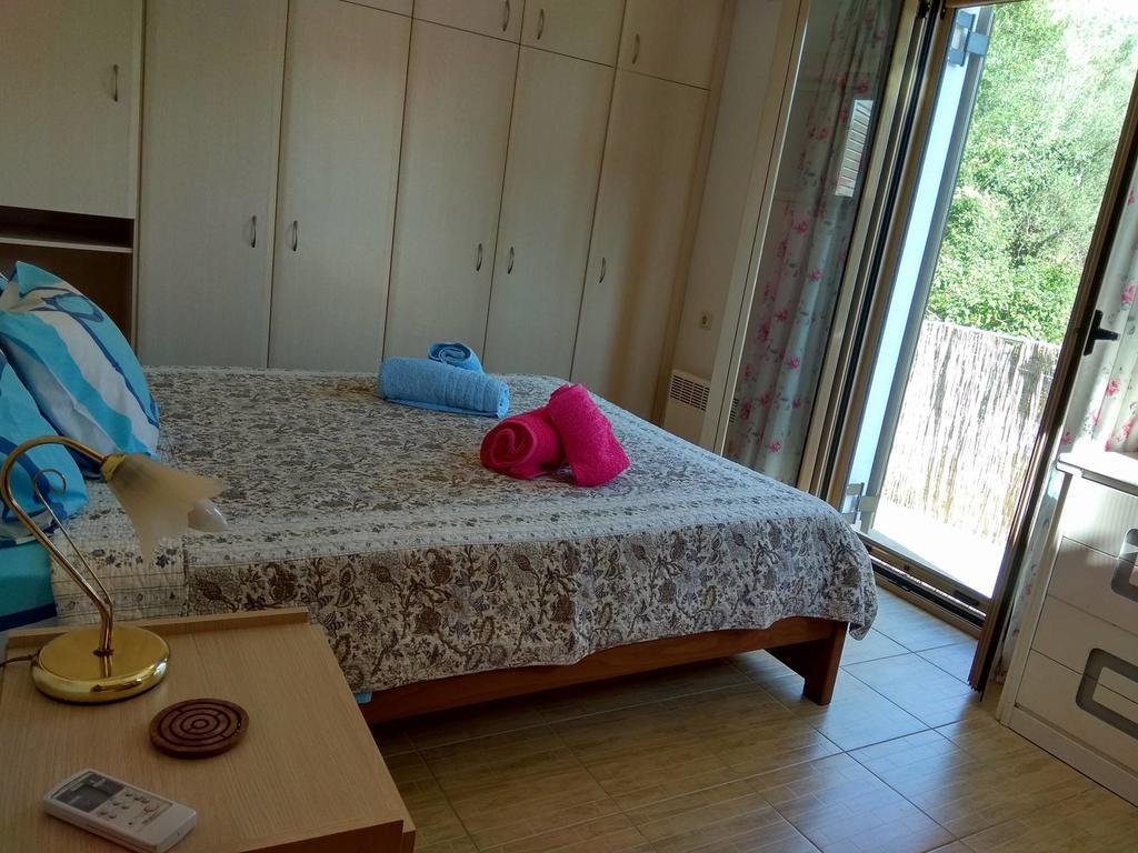 Flamiatos Garden Cottages Poulata ภายนอก รูปภาพ